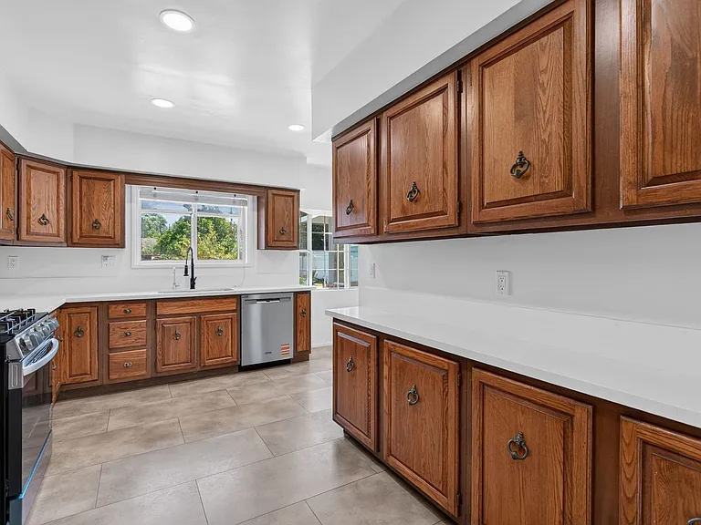4260 Maplewood Pl — Photo 17