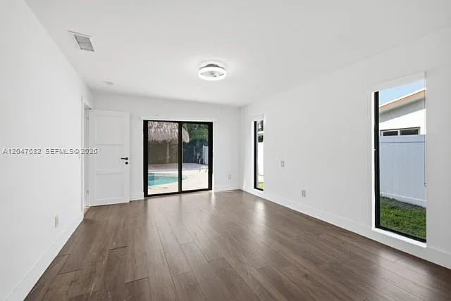 4 bed, 3.0 bath, 1743 sqft, $6,300 — Photo 3