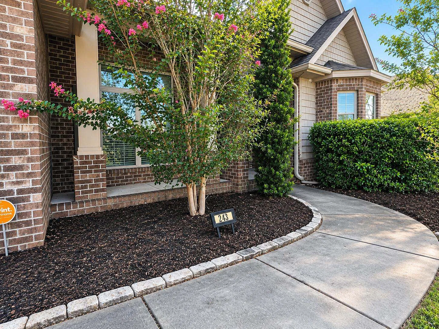 3 bed, $2,200 — Photo 2