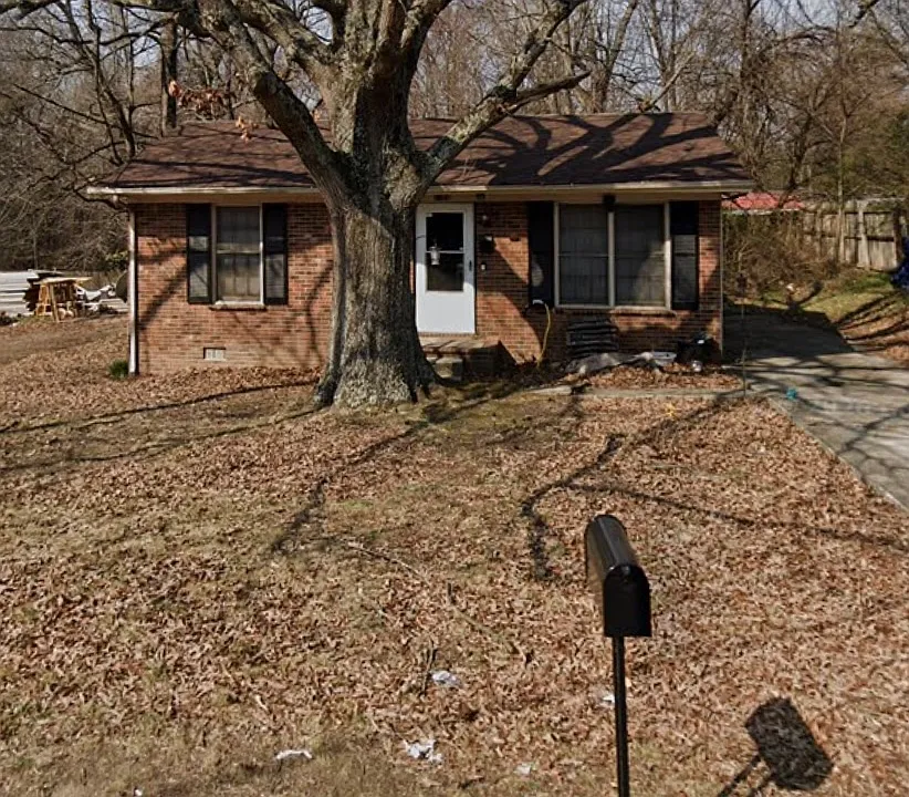 2308 Brentwood St