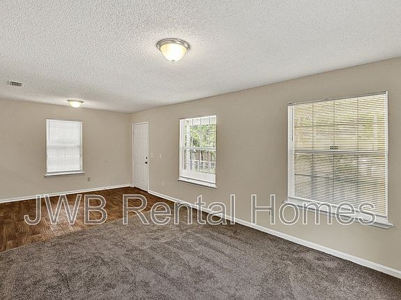 5th image of 1319 Woods St
