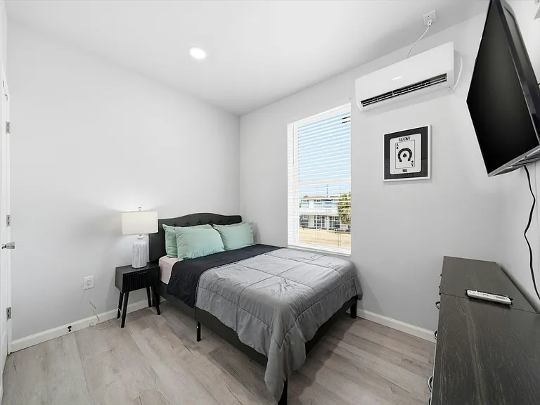 801 Avenue K #F — Photo 11