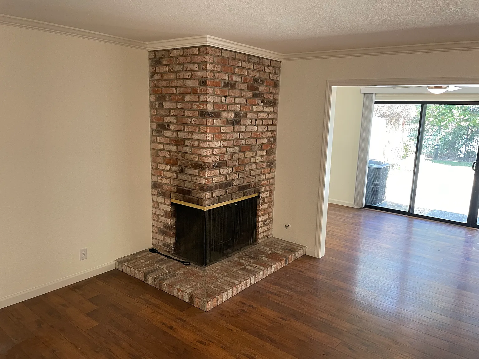 3 bed, 2.5 bath, 1803 sqft, $4,500 — Photo 3