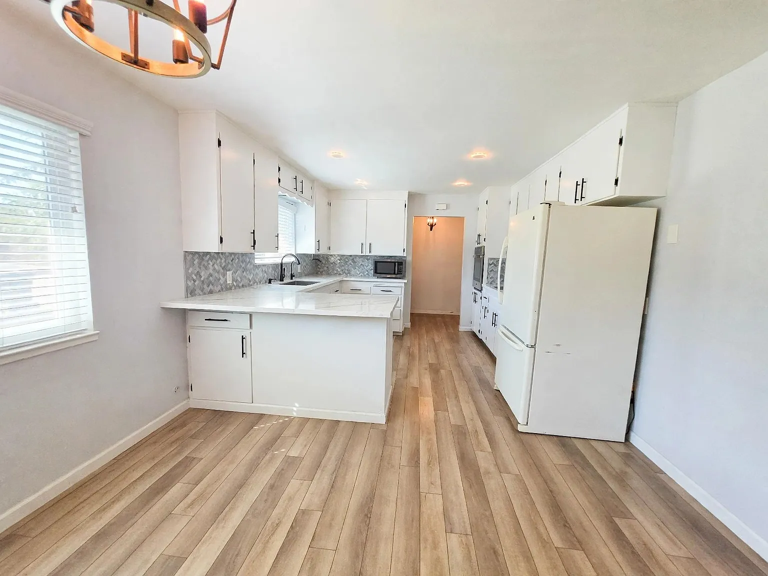 3 bed, 1717 sqft, $4,000 — Photo 3