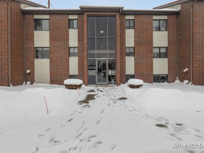 3368 Devonwood Hills Dr NE #B, Grand Rapids, MI, 49525