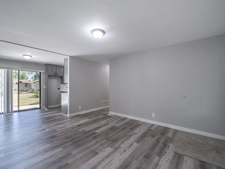 2620 S Fern Ave — Photo 4