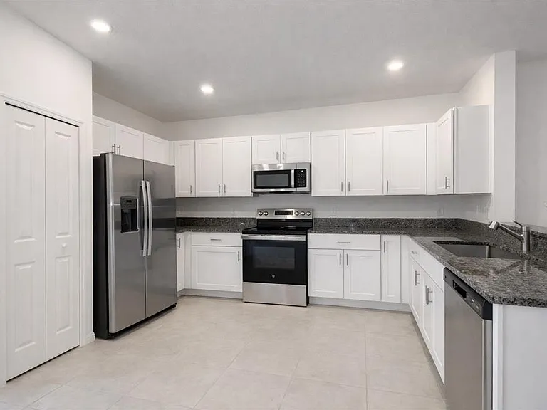 6090 Shiner St — Photo 11