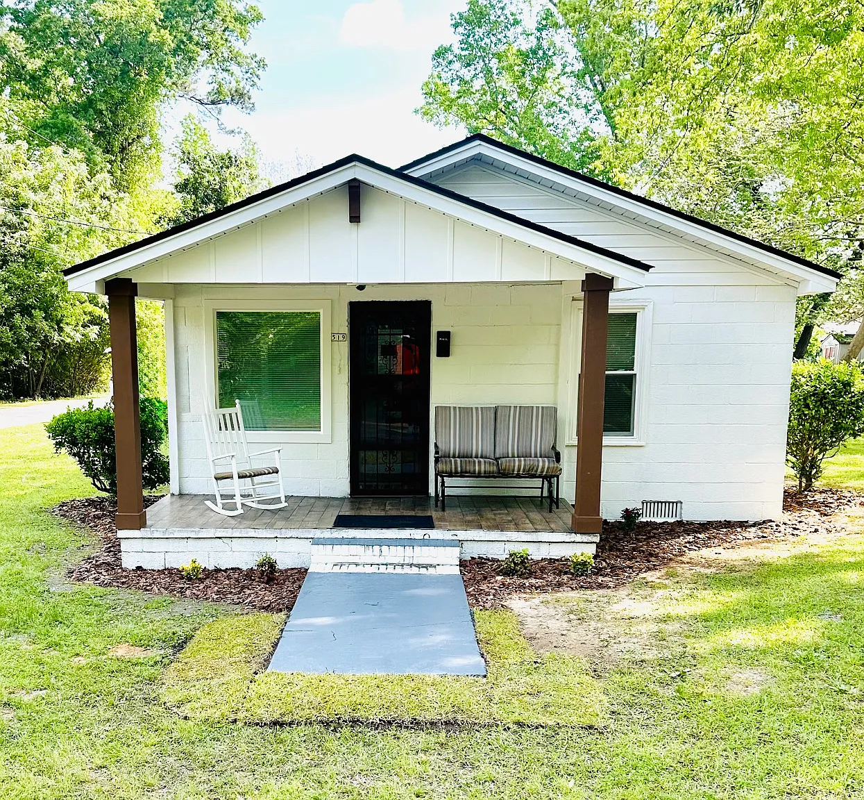 3 bed, 975 sqft, $1,200 — Photo 1