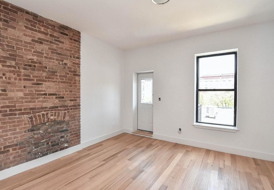 1st image of 113 W 130th St #4