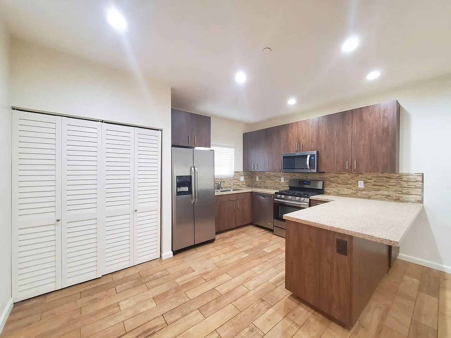 Laurel St Apartments — Photo 3