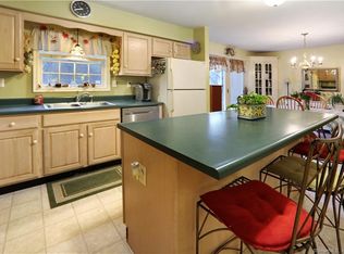 97 Boston Post Rd, Old Lyme, CT 06371