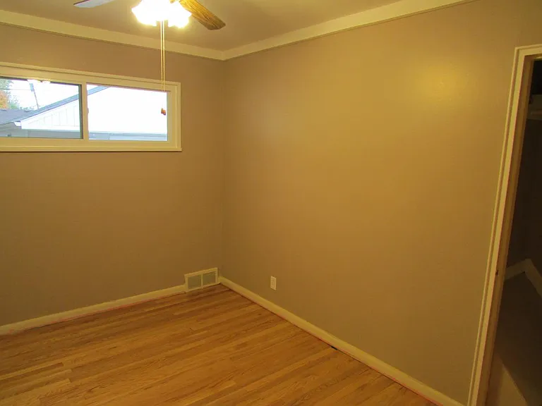 536 N Leona Ave — Photo 8
