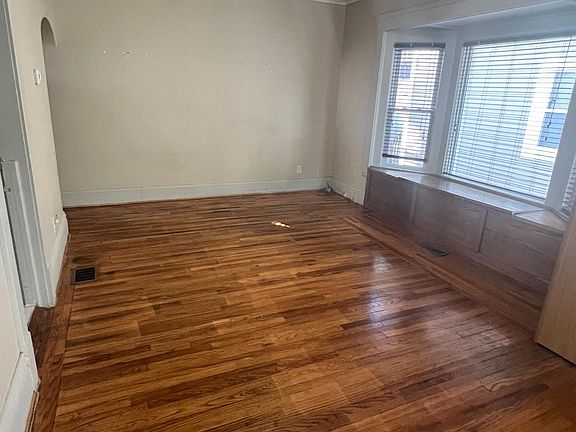 4th image of 610 Seymour Ave #1