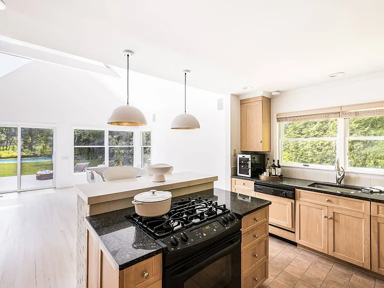 73 Accabonac Rd — Photo 3
