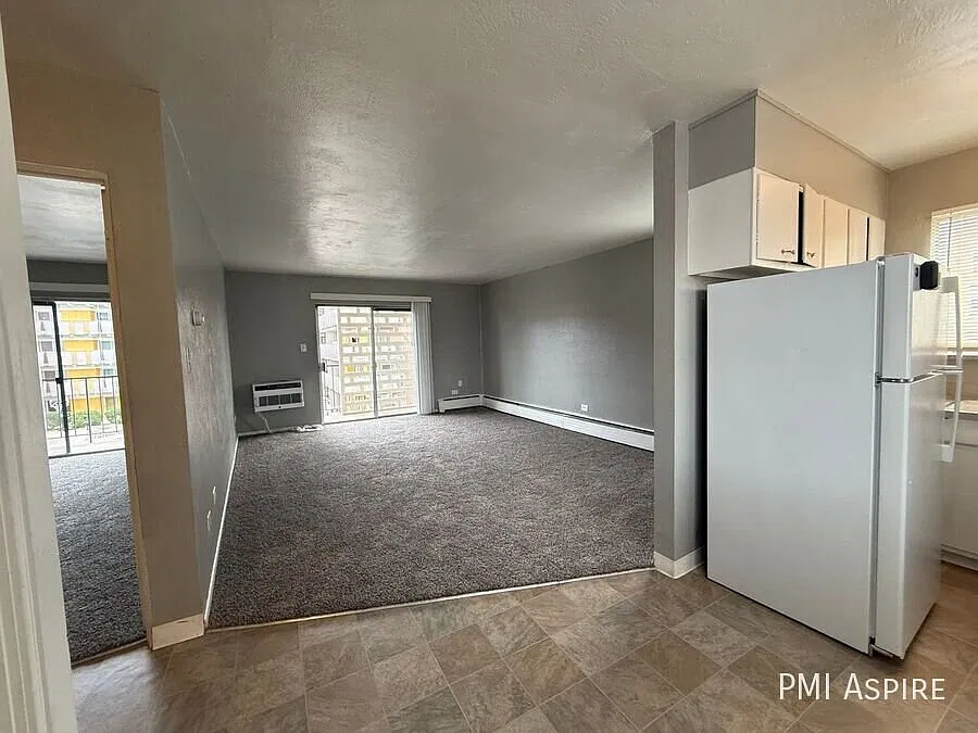 Charming 1-Bedroom Apartment in Convenient Denver Location — Photo 2