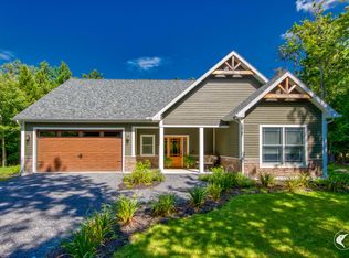 34 Outlook Ln, Wilmington, NY 12997
