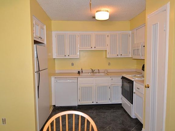 4th image of 616 Georgetown D Dr