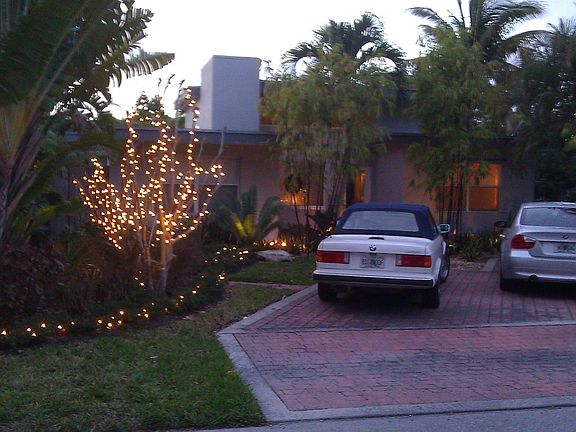 Professionally landscaped, dressed for Christmas
