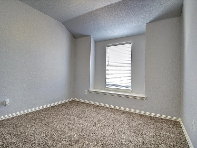 8017 Caladium Dr — Photo 3