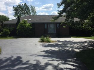 1607 N Wilke Rd, Arlington Heights, IL 60004