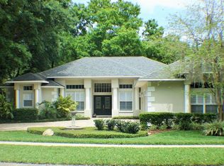 2217 Valrico Forest Dr, Valrico, FL 33594