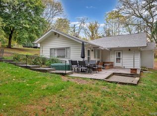 115 W Elmwood Ave, Leonard, MI