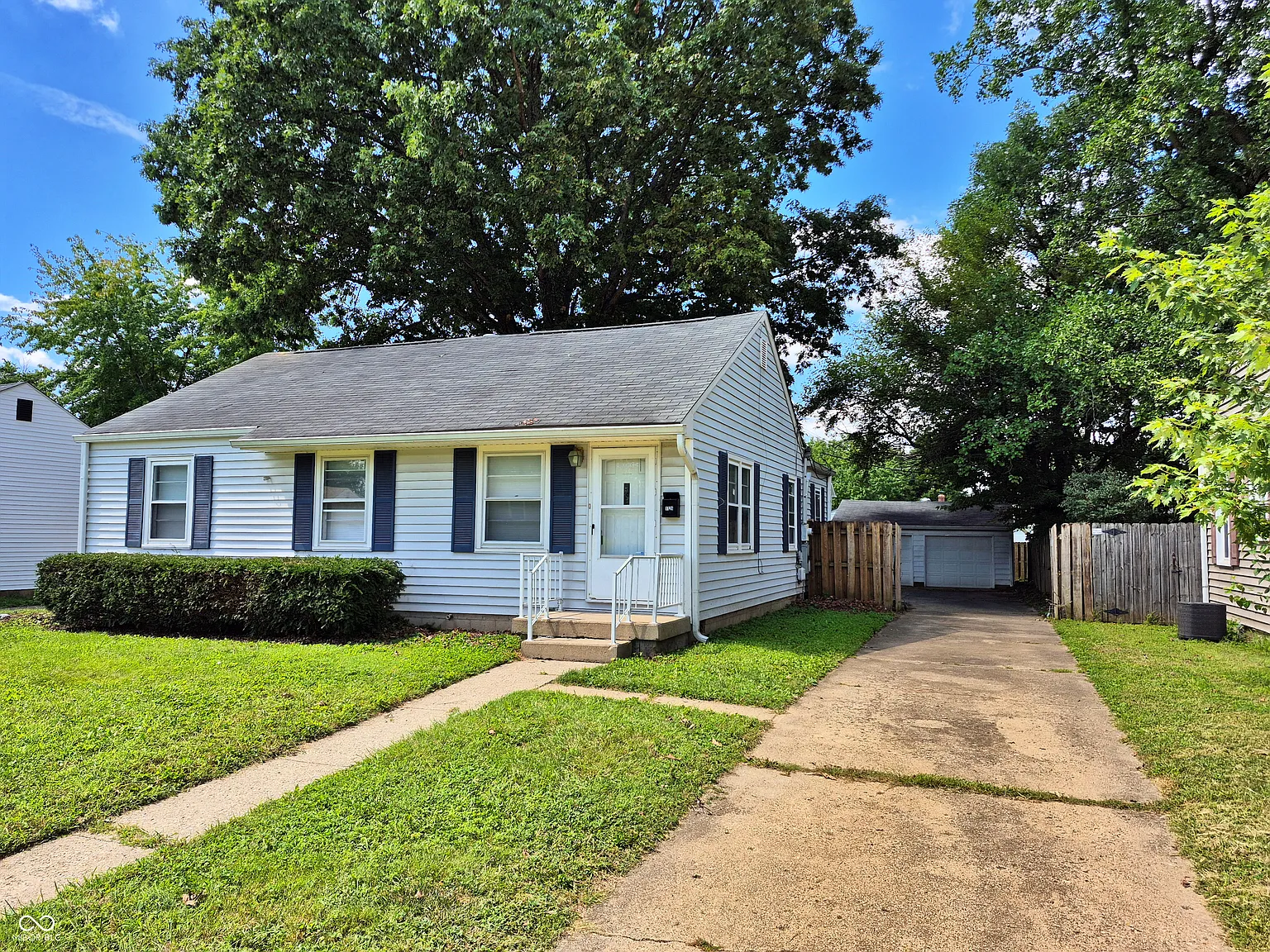 3 bed, 2.0 bath, 1296 sqft, $1,725 — Photo 3