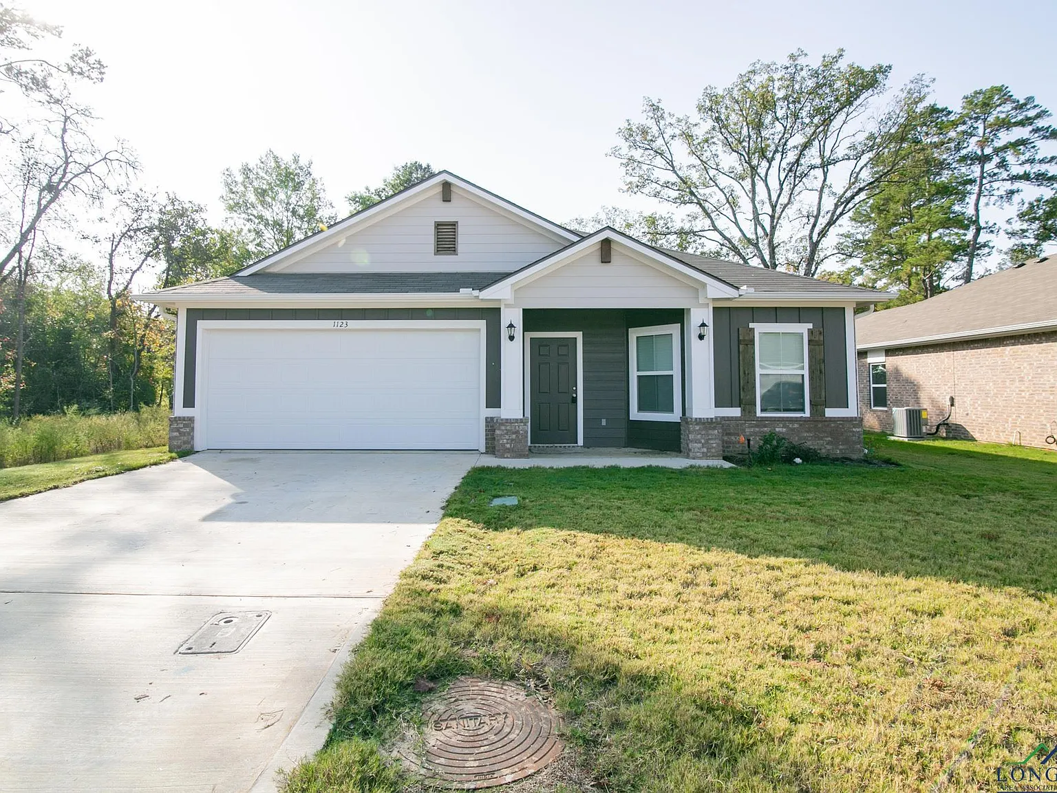 4 bed, 2.0 bath, 1553 sqft, $2,400 — Photo 1