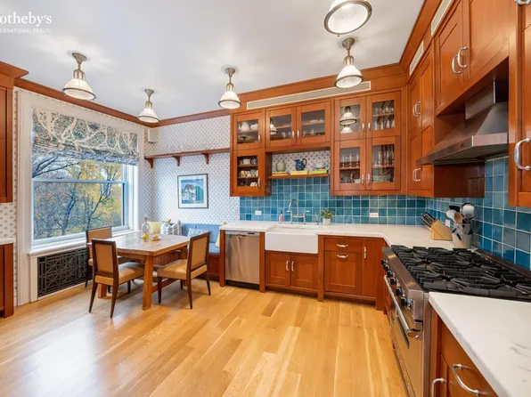 190 Riverside Drive image 10 of 20