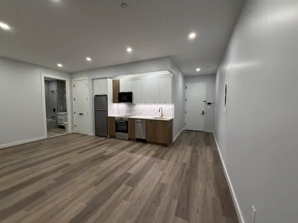 2917 Snyder Avenue image 8 of 12