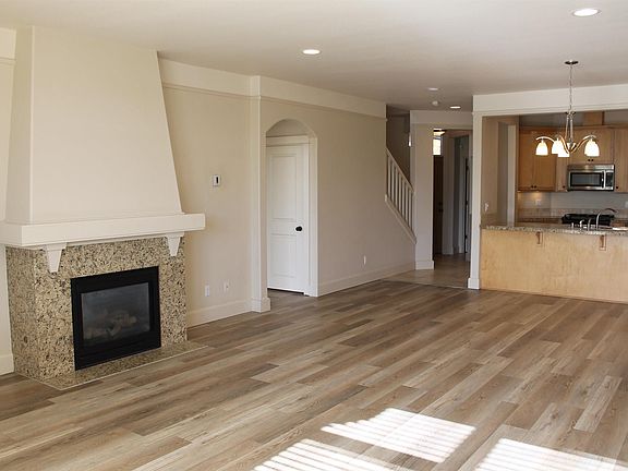 4th image of 445 Columbia Point Dr