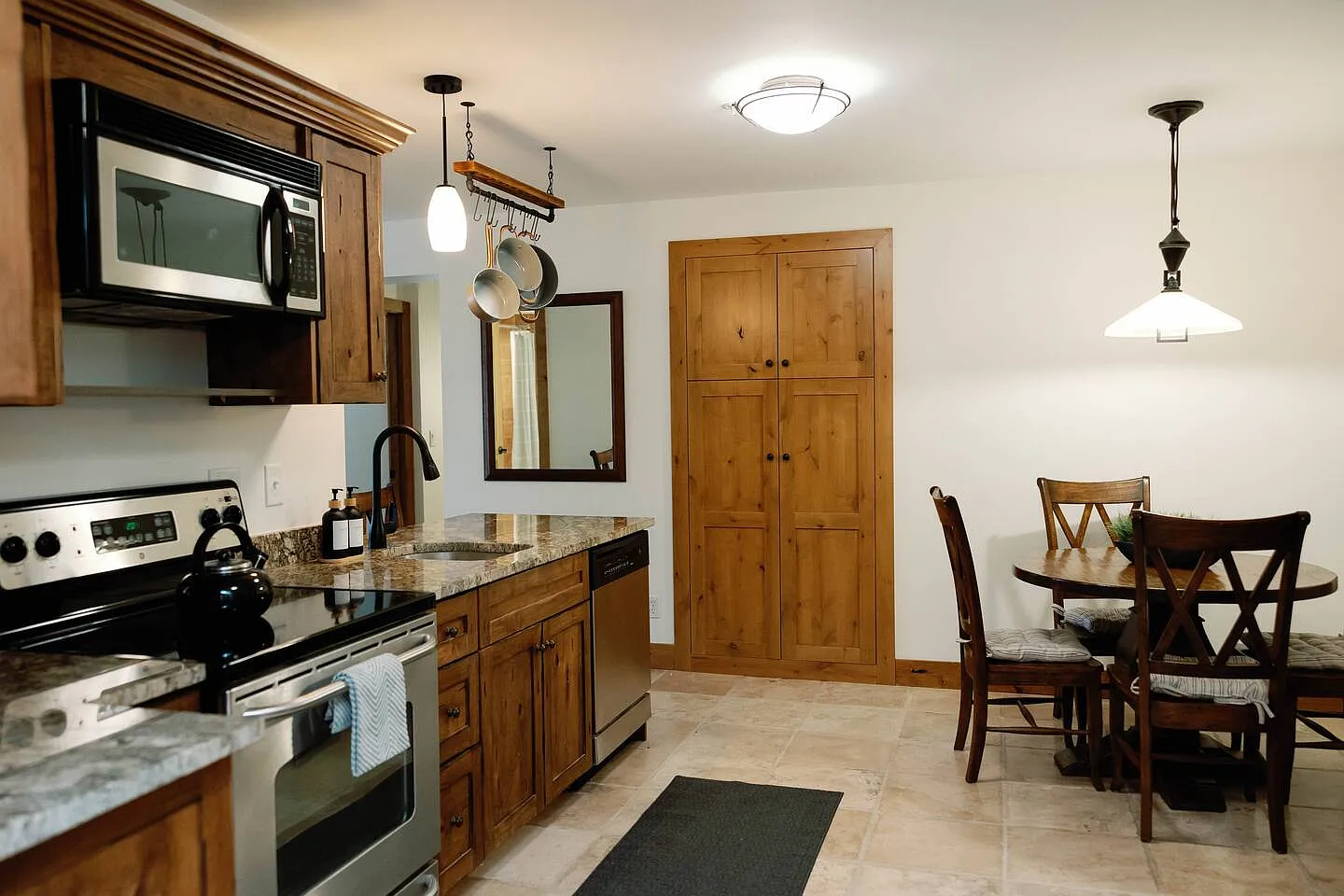 3 bed, 1500 sqft, $3,950 — Photo 4