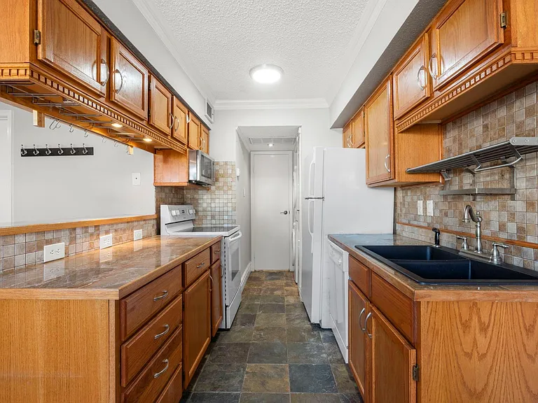 2750 Holly Hall St #901 — Photo 14