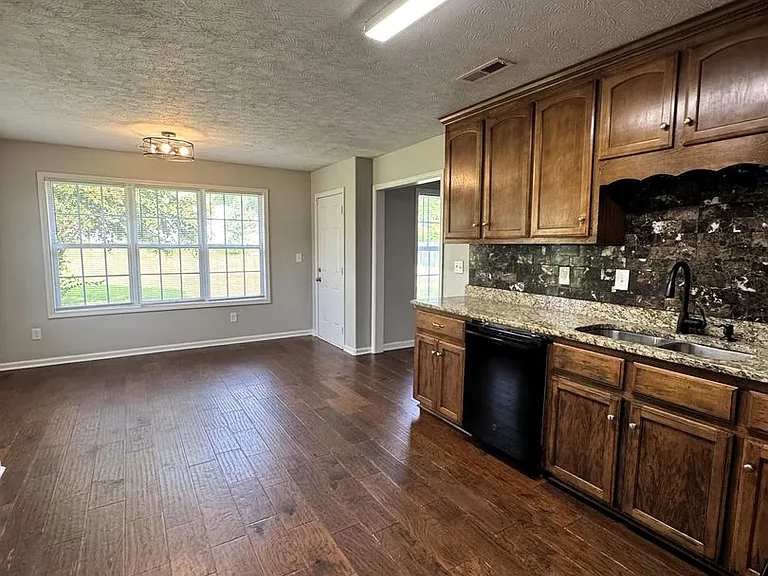 18304 Upland Trl — Photo 8