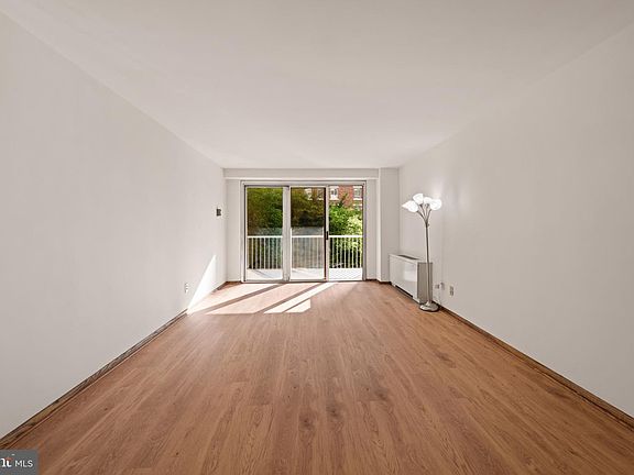 4th image of 730 24th St NW #206
