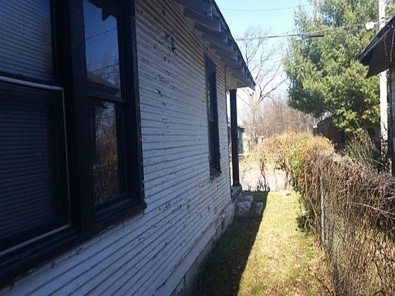 2nd image of 1297 Empire Ave