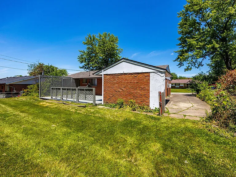 6314 Holbrook Dr — Photo 33