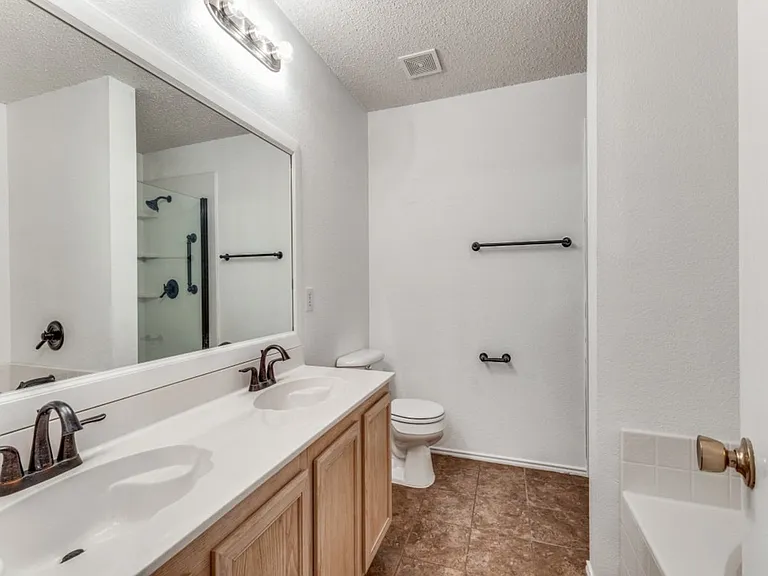509 Keble Dr — Photo 3