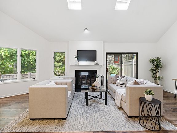 2nd image of 138 Montrose Ave Unit 26