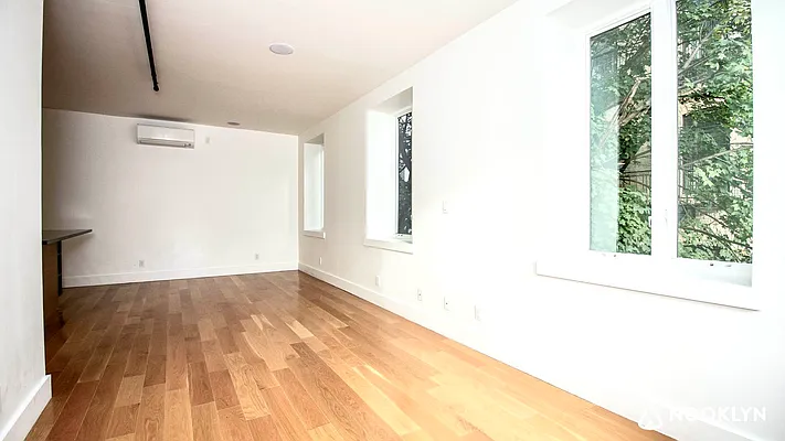 Rented by Nooklyn NYC LLC | media 12