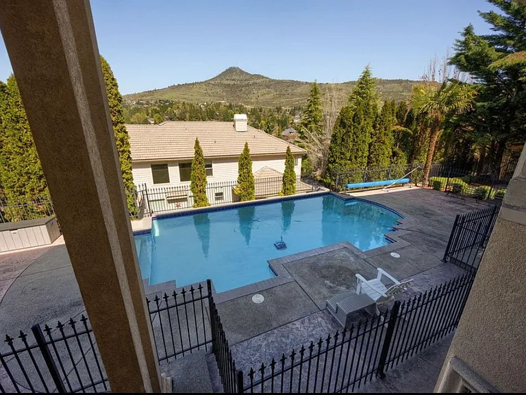 107 Monterey Dr — Photo 18