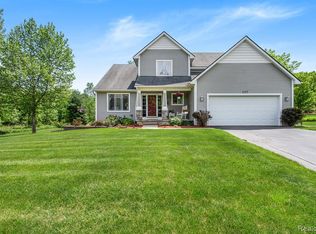 1177 Butternut Ct, Fenton, MI 48430