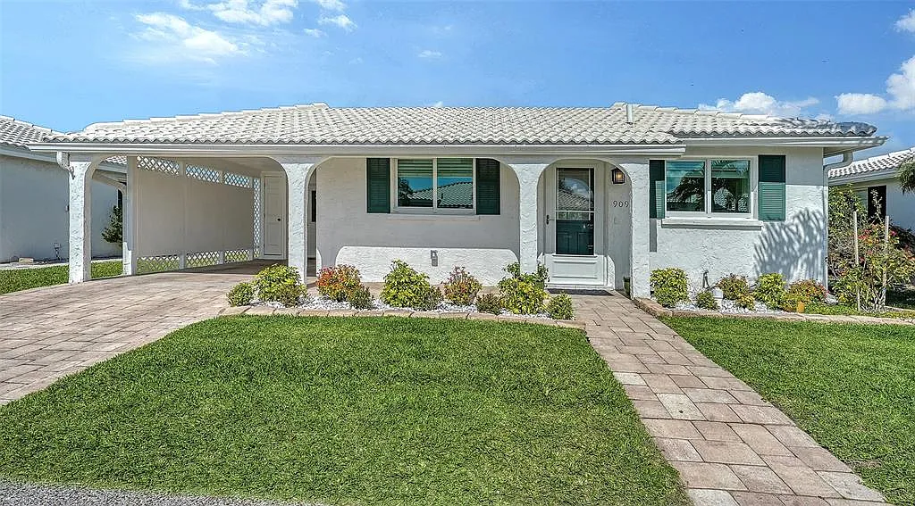 2 bed, 2.0 bath, 1300 sqft, $2,600 — Photo 4