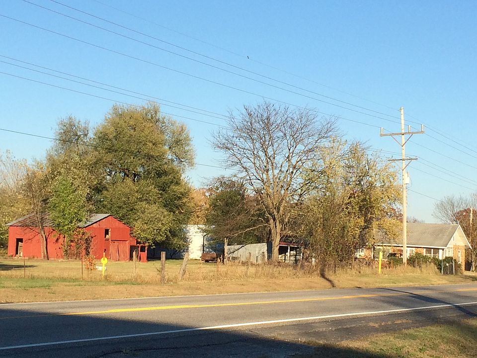2nd image of 18497 Fir Rd