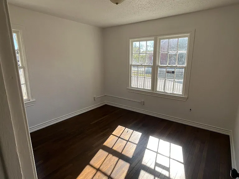 2602 N Shartel Ave — Photo 2