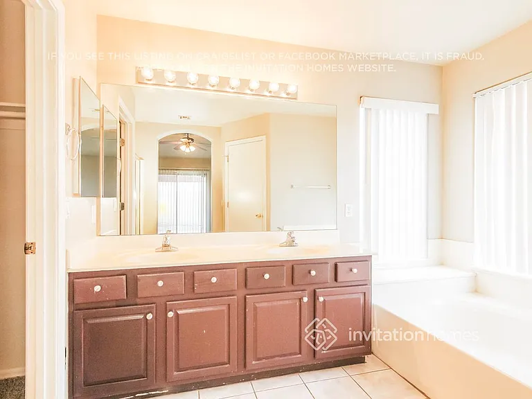 2046 N 90th Ln — Photo 10