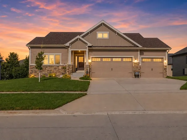 1813 NW Sunset Ln, Grimes, IA 50111
