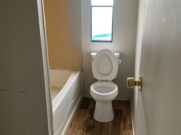 3rd image of 102 Holly Vista Ln