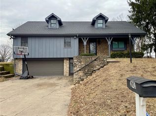 4724 Arrowhead Dr, Saint Joseph, MO 64506