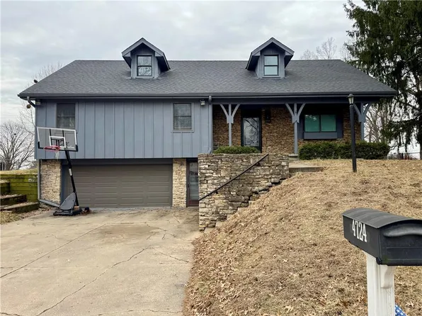 4724 Arrowhead Dr, Saint Joseph, MO 64506